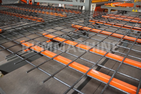 Máquina soldadora de mallas de fuerzo DP-GW