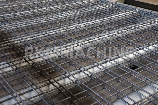 Máquina soldadora de mallas de fuerzo DP-GW