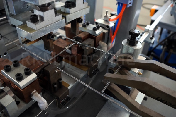 block joint reinforcement machine